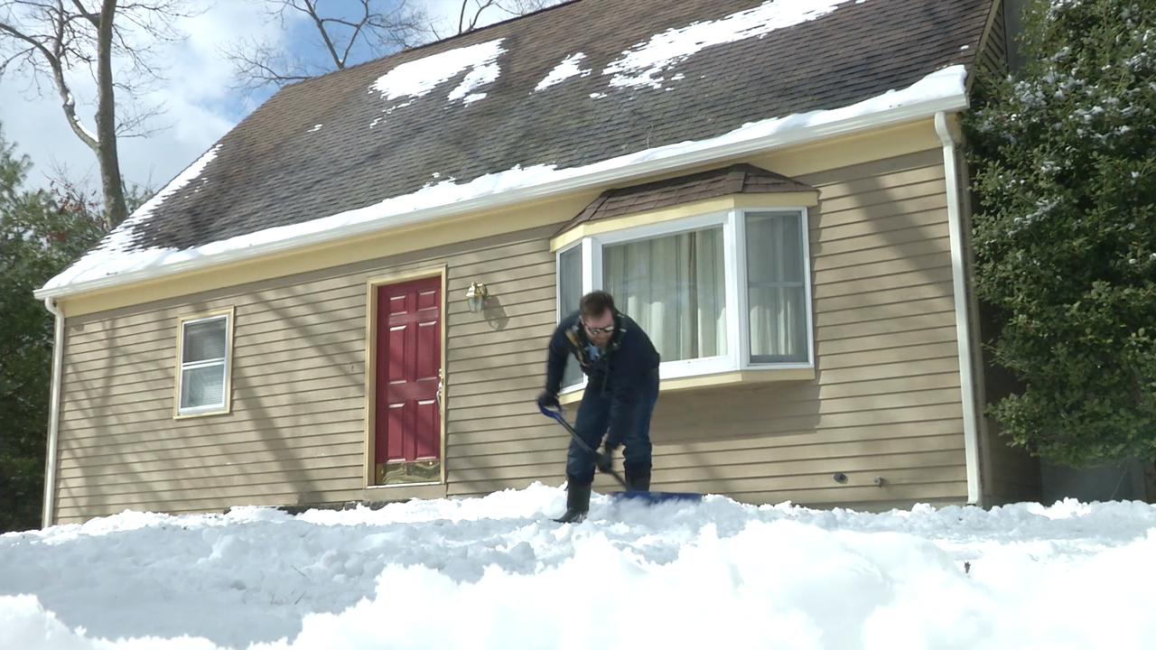 thumbnail video image 2 of Edge 2-In-1 24-Inch Poly Blade Snow Pusher and Ice Chopper, Blue - SJEG24, 2 of 5