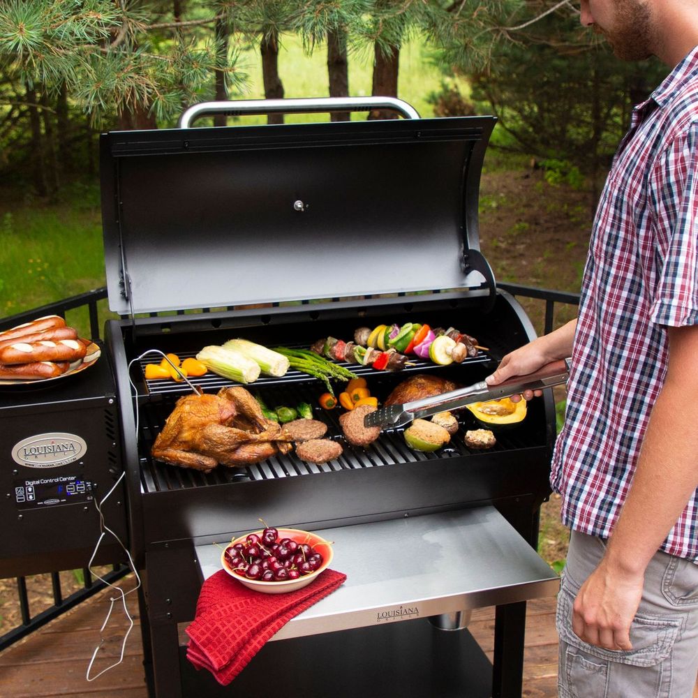 Louisiana Grills LG900 Pellet Grill with Flame Broiler —