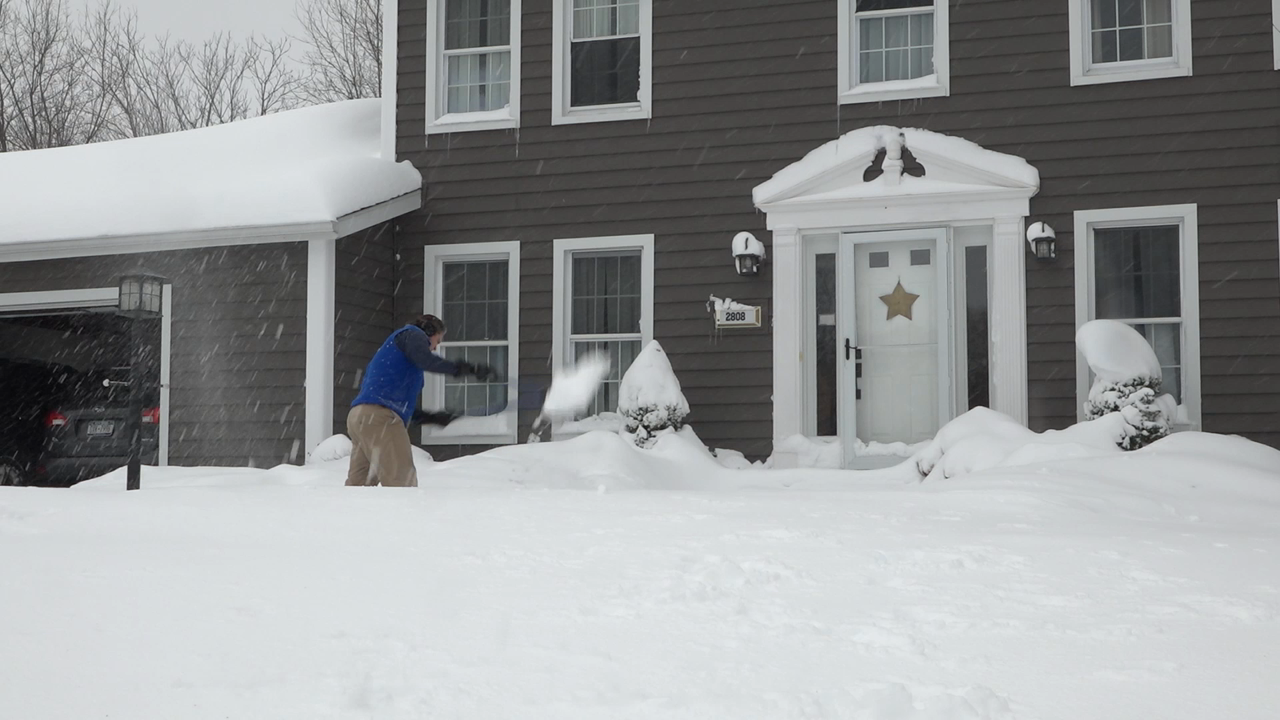 thumbnail video image 2 of Snow Joe Shovelution Strain-Reducing Snow Shovel, 18-inch Poly Blade, Spring Assisted Handle, 2 of 12