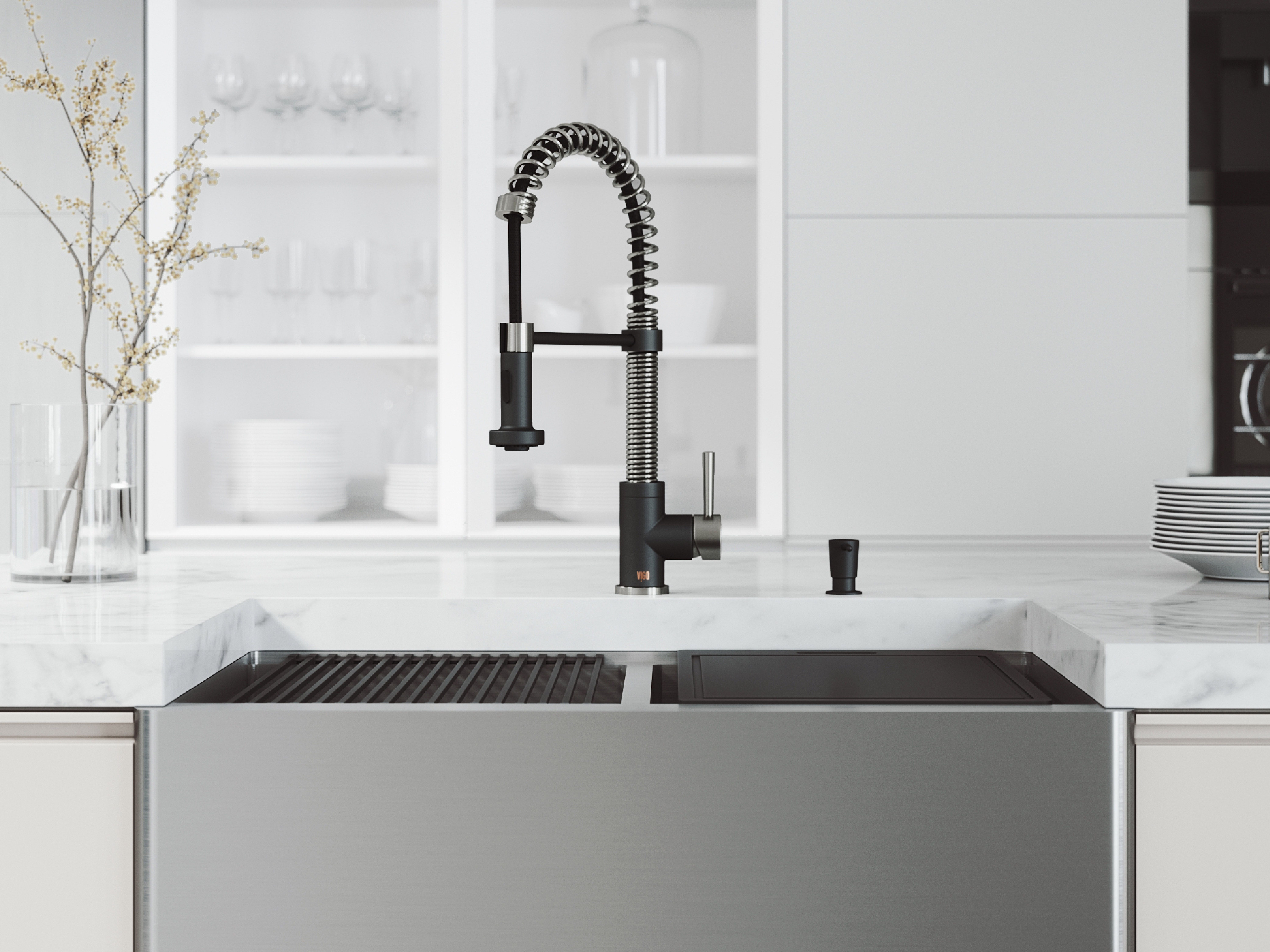 Vigo Edison Matte Black 1 Handle Deck Mount Pull Down Kitchen Faucet